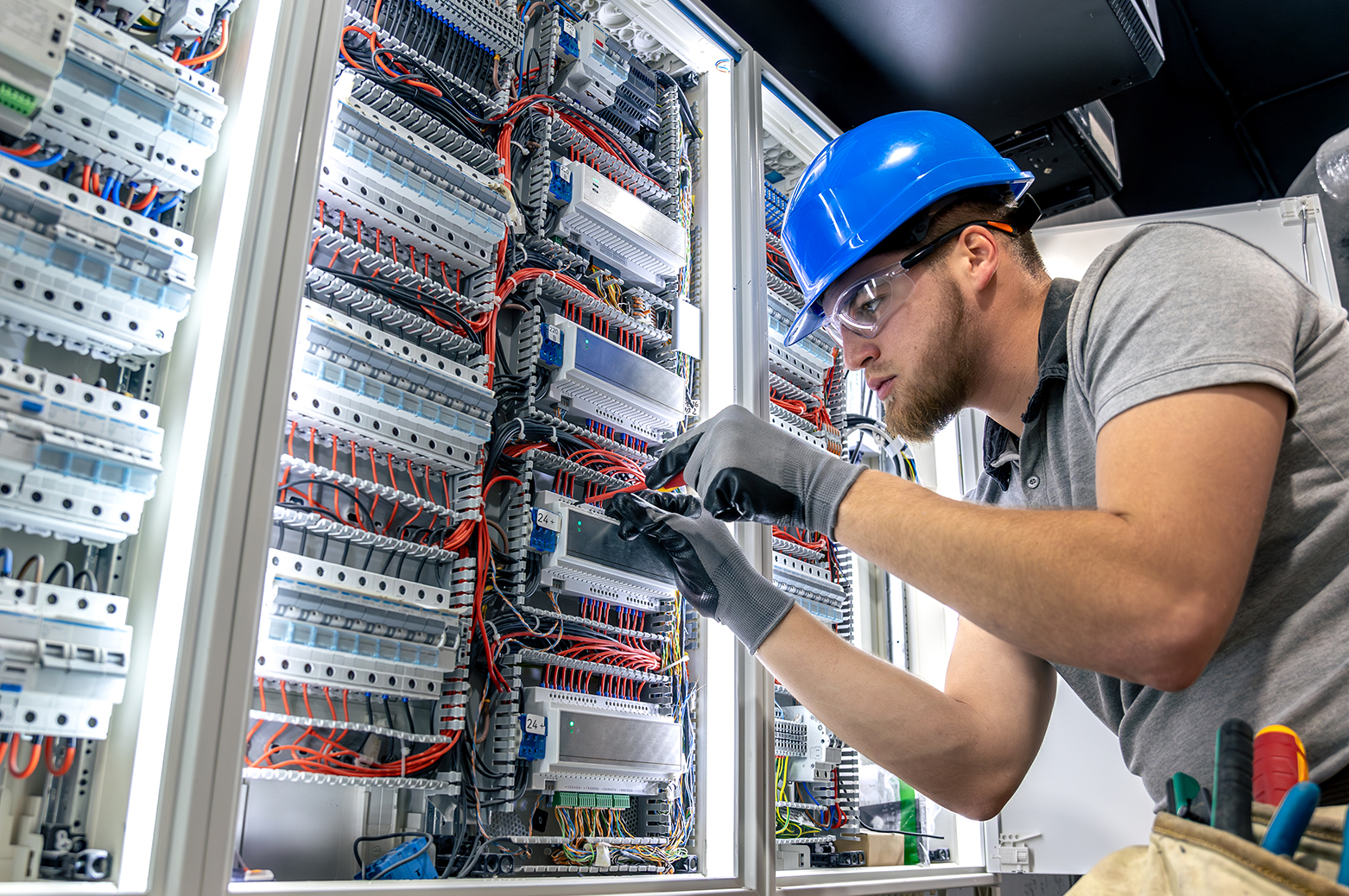 male-electrician-uniform-working-switchboard-electricity